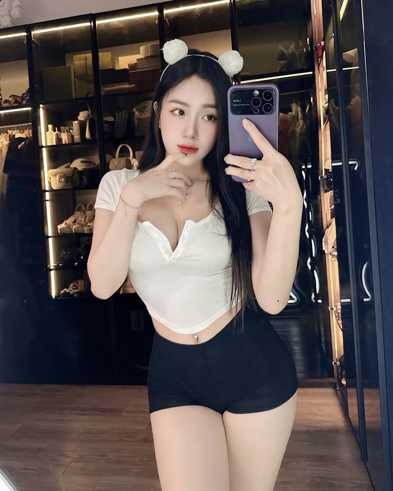 Gái xinh Onlyfans Lan Leii khỏa thân
