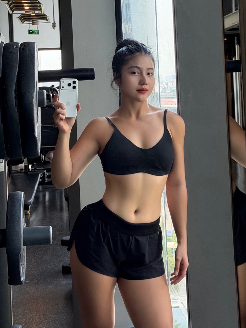 Trần Kim Hà pose nude đầy mê hoặc