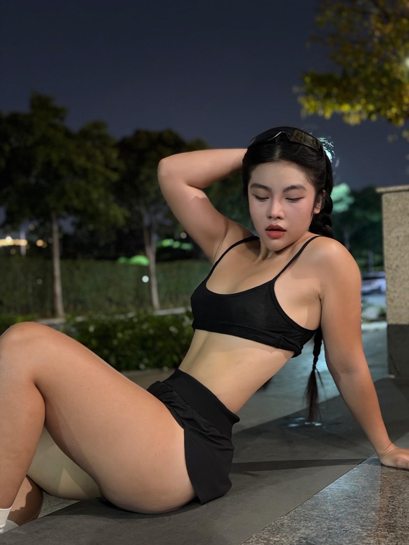 Ảnh con gái Việt Trần Kim Hà nóng bỏng