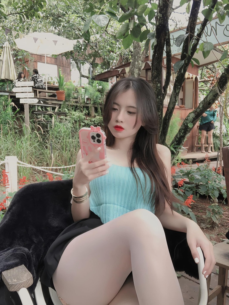 Lồn hồng khít chặt của Khả Di