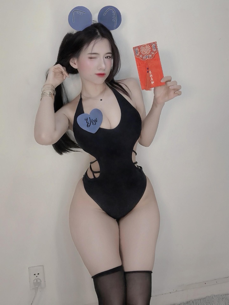 Khả Di lồn hồng đang rên rỉ