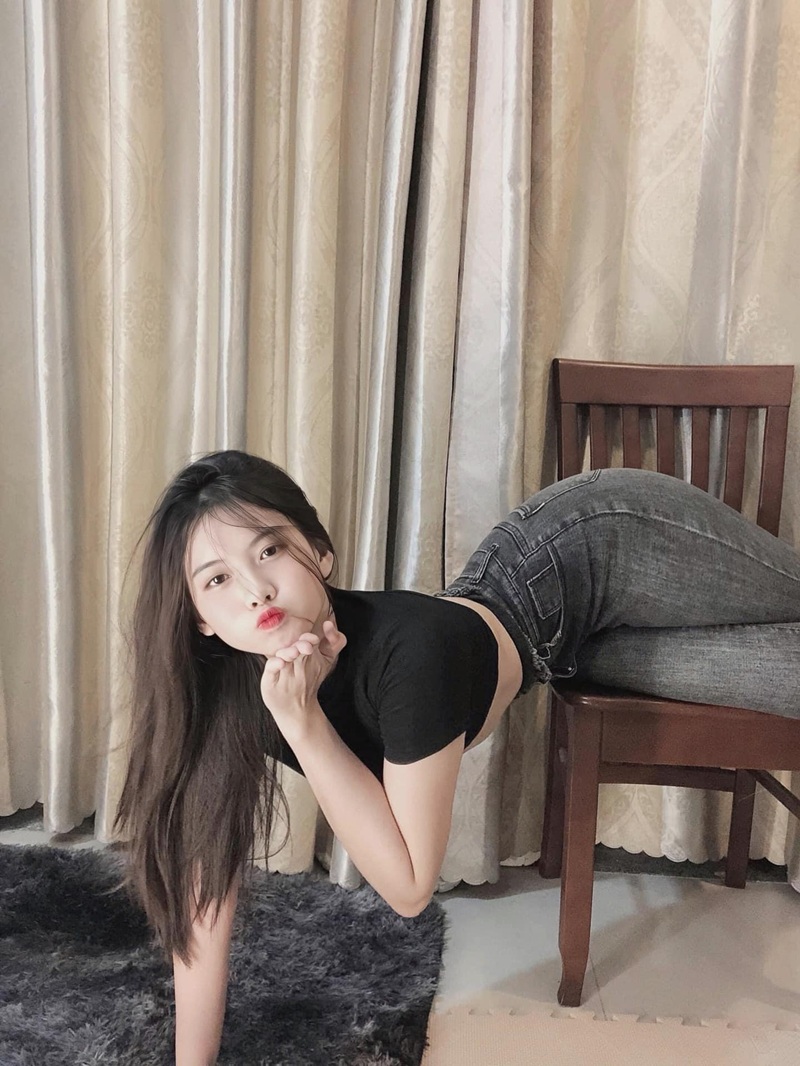 Mặt ahegao của Trương Khả Di dâm