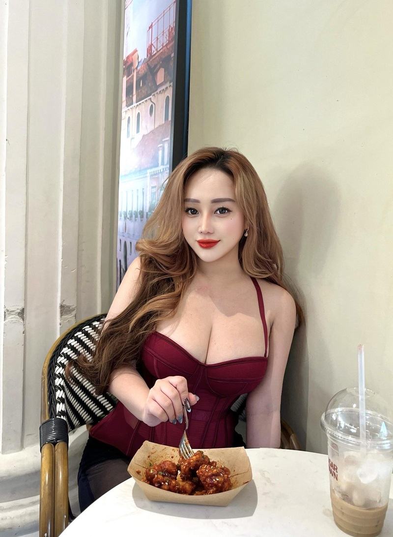 Uyên Betty - Nữ KOL livestream body sexy Việt Nam