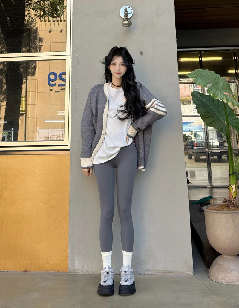 Hot girl mặc quần legging nâng mông siêu gợi tình