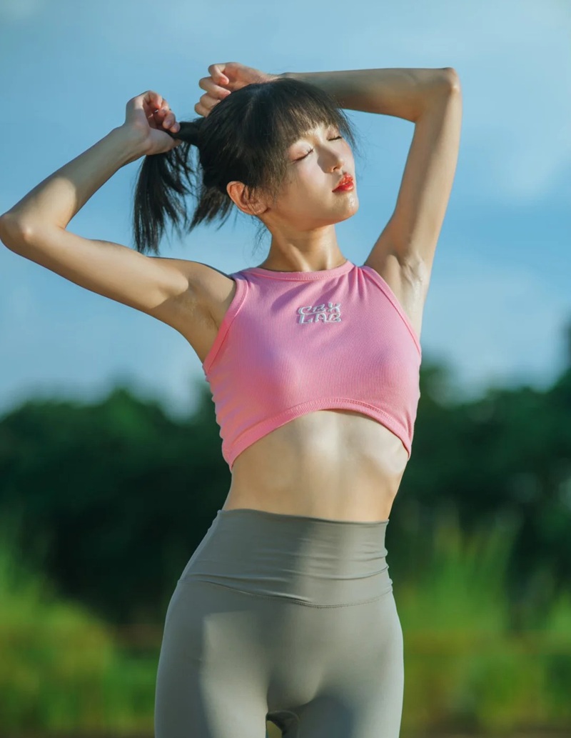 Hot girl legging cạp cao nâng mông cong vút