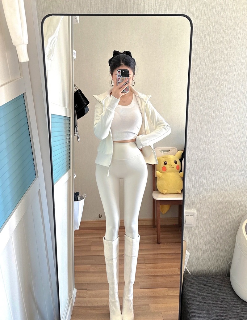 Legging gợi cảm khoe mông cong của gái xinh phố