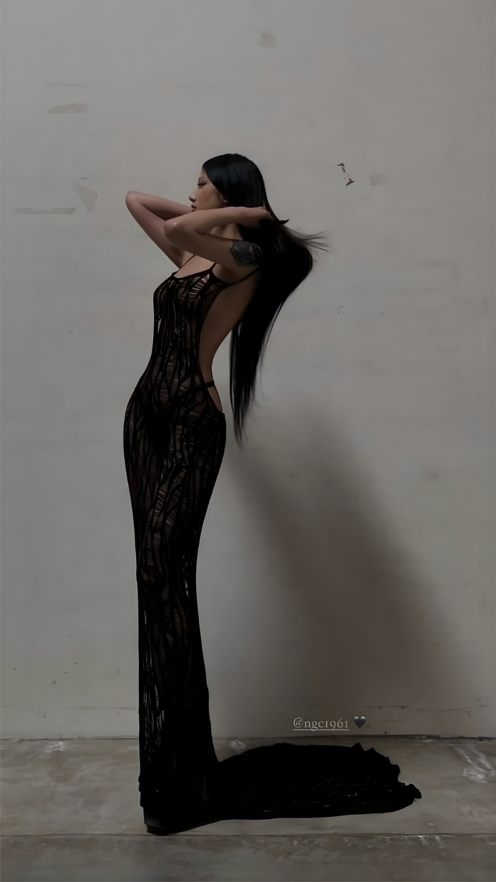 gái mặc xuyên thấu xuống phố