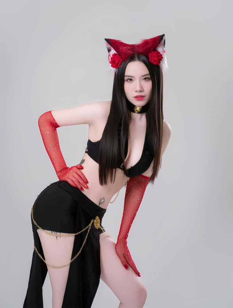 Linh Miu cosplay tai đỏ phong cách sexy