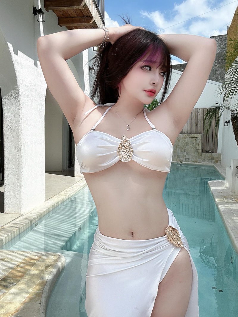 Hot girl Mimichan Phạm Minh Châu khoe body sexy nóng bỏng