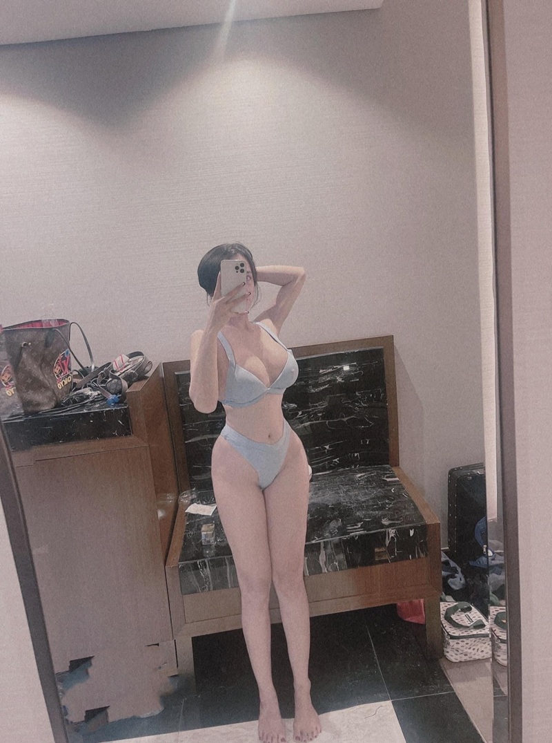 tạo dáng trong phòng ngủ với bikini, Hot girl Ngọc Elis