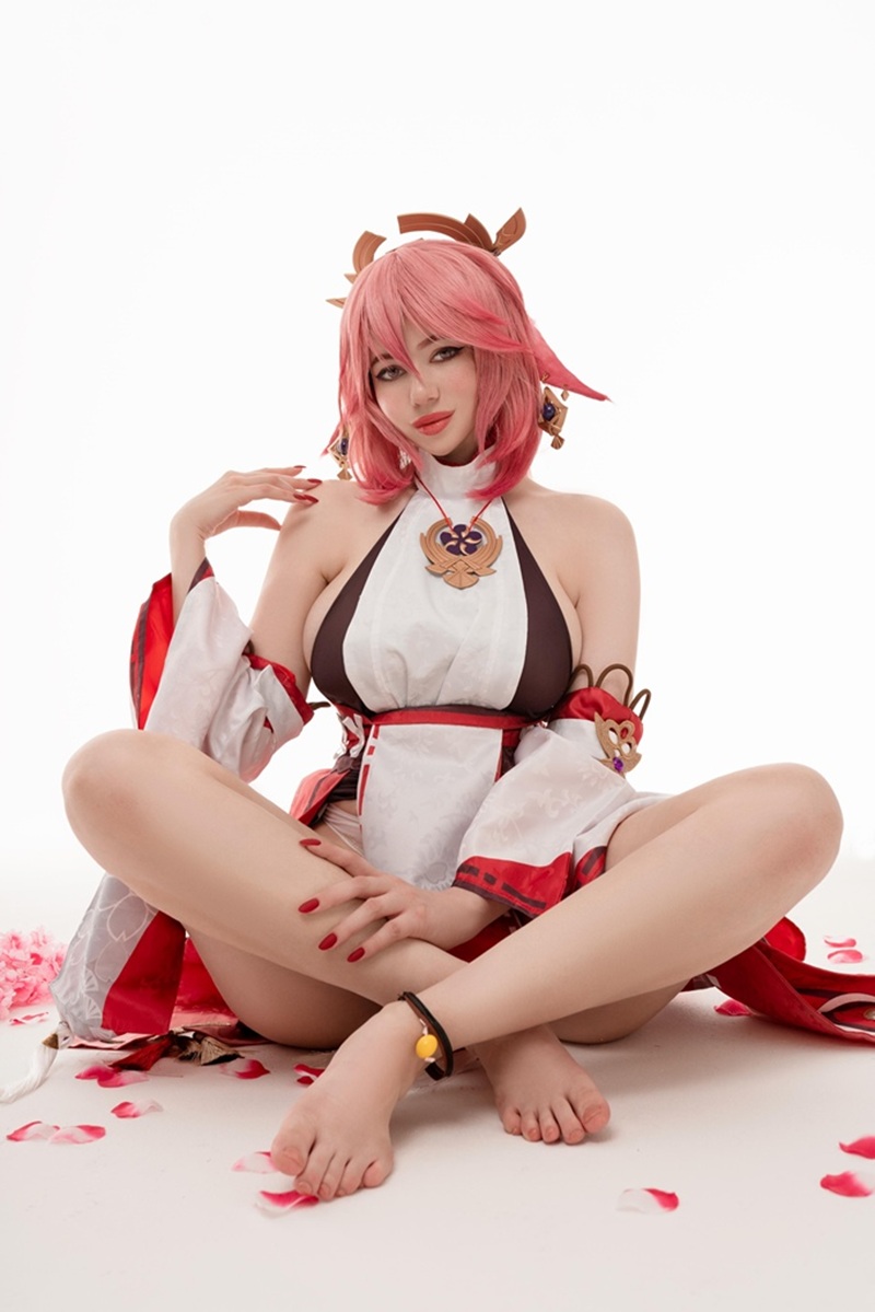 Ảnh Alina Becker mặc ren đen gợi tình