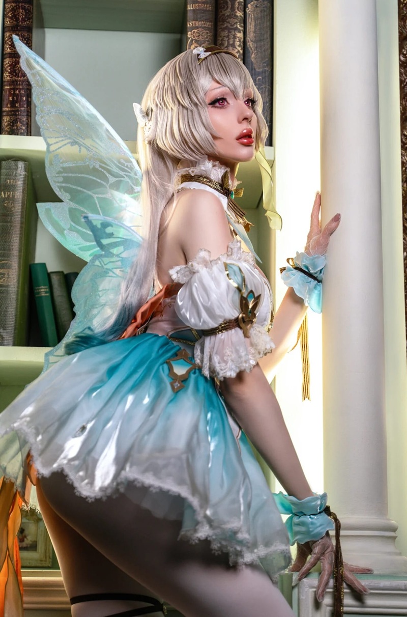 Ảnh Cosplay Firefly R34 lộ núm vú hồng dưới áo mech