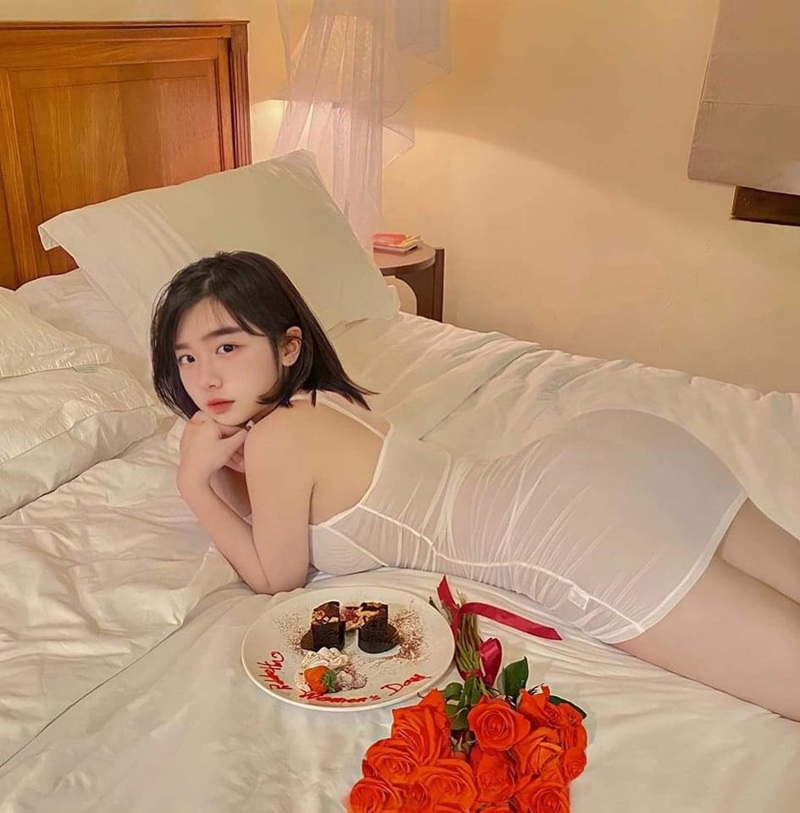 Mông cong gái ngon bị nhét hậu môn dã man