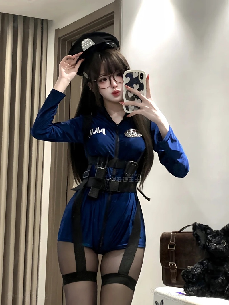 Coser cảnh sát hậu môn ướt nhẹp dính keo