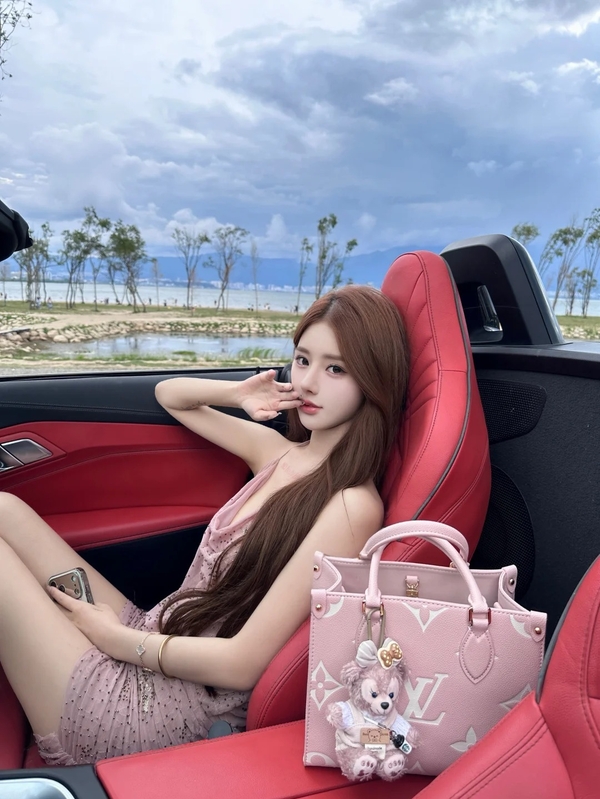 Hình ảnh gái xinh Trung Quốc với phong cách thời trang hiện đại