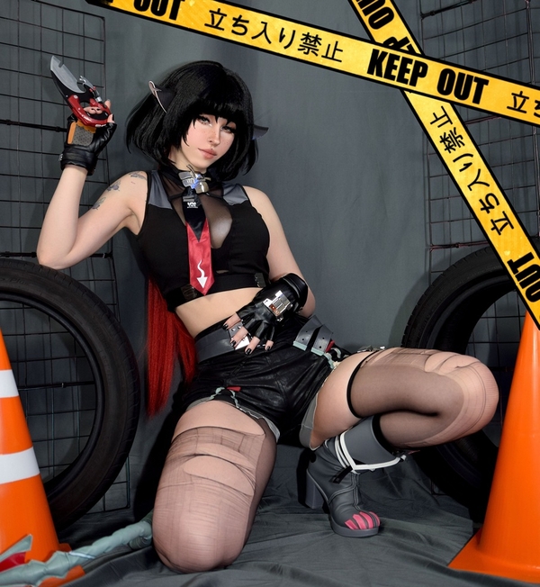 Hình ảnh Jane Doe Cosplay với tạo hình nhân vật ấn tượng