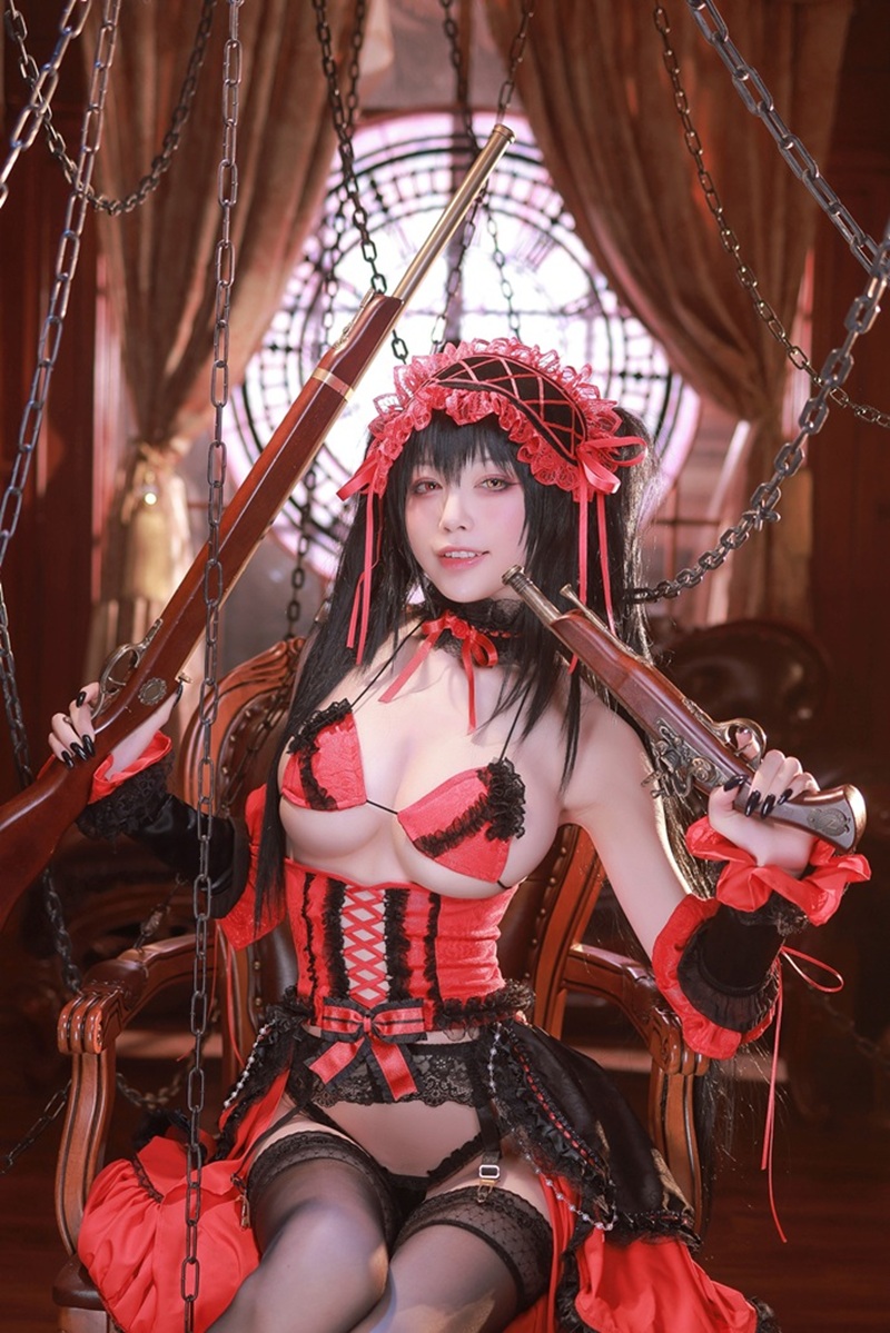 Ảnh Cosplay Kurumi Tokisaki R34 vuốt ve ngực cực dâm