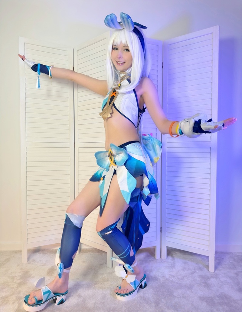 Ảnh Cosplay Mualani R34 liếm môi dâm