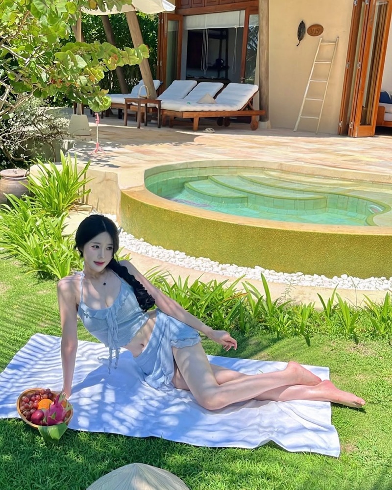 Ảnh gái xinh Hàn Quốc lồn hồng ướt dâm thủy