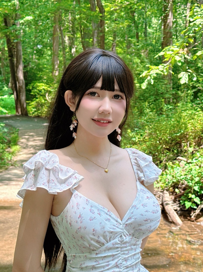 Ảnh Arisa Nguyễn hot girl Phú bà làn da trắng mịn và nụ cười quyến rũ