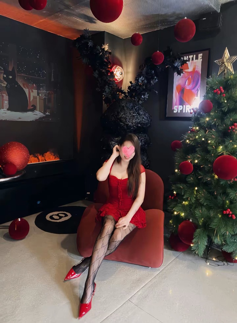 Ảnh Bảo Trinh nằm giường chờ đụ