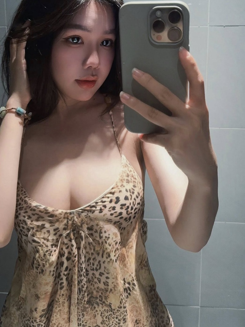 Ảnh Bảo Trinh mông cong chờ vào
