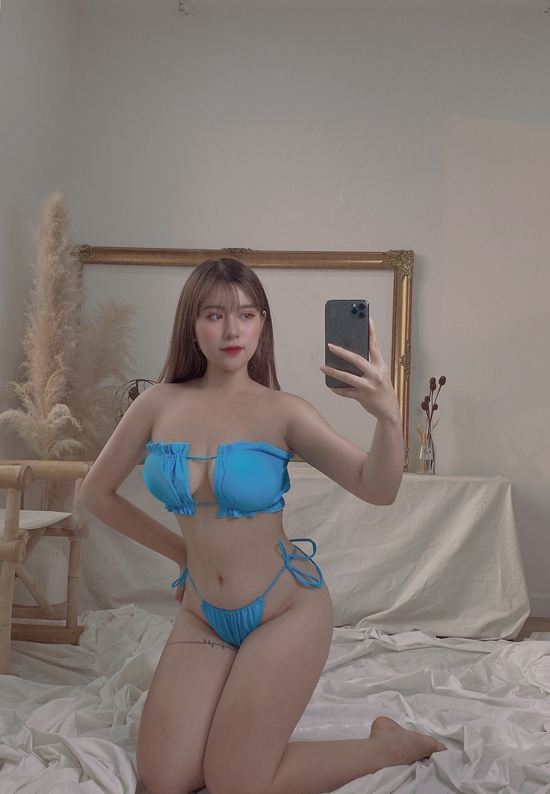 Miệng ngậm cu đầy Chutiami