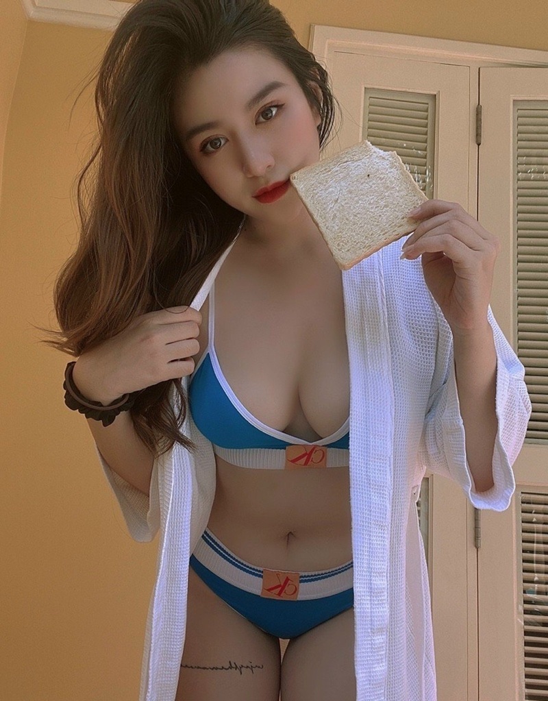 Lồn ngứa muốn cặc Chutiami
