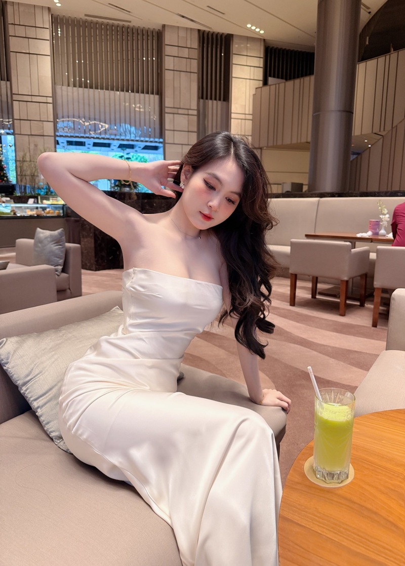Cô Giáo Trần Trần cosplay cô giáo dominatrix da đen mạnh mẽ