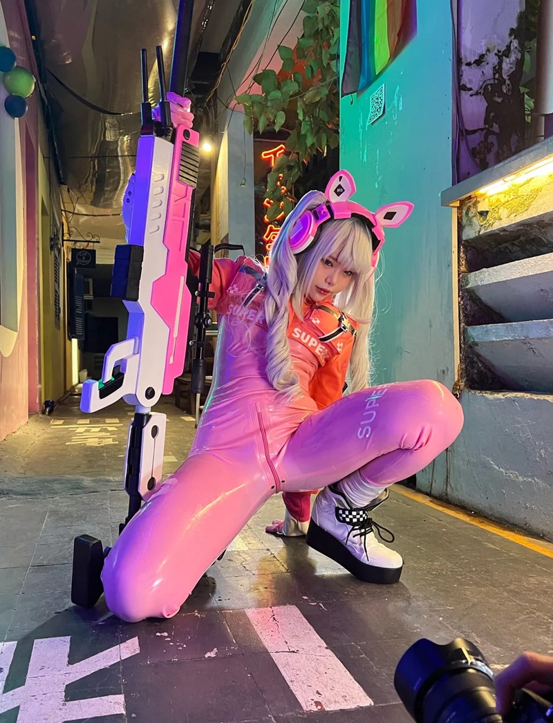 Ảnh Cosplay Alice Nikke vú to sữa chảy dâm