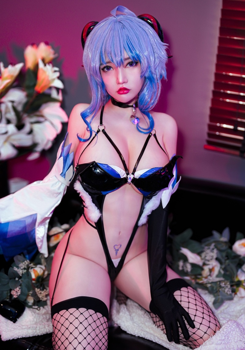 Ảnh Cosplay Ganyu liếm dương vật trắng sữa