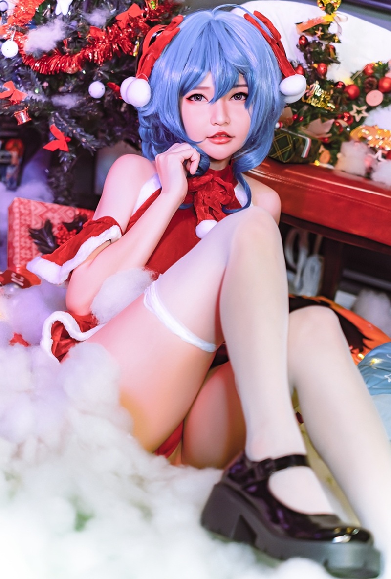Ảnh Cosplay Ganyu nằm sấp cong mông chờ địt
