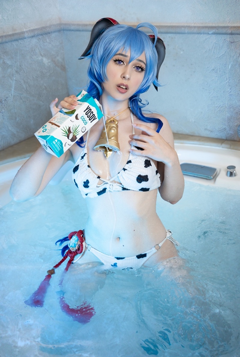 Ảnh Cosplay Ganyu mặc bodysuit siêu mỏng dính