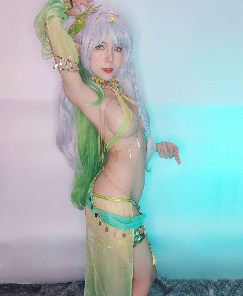 Bú hai cặc cùng lúc dâm đãng Nahida cosplay