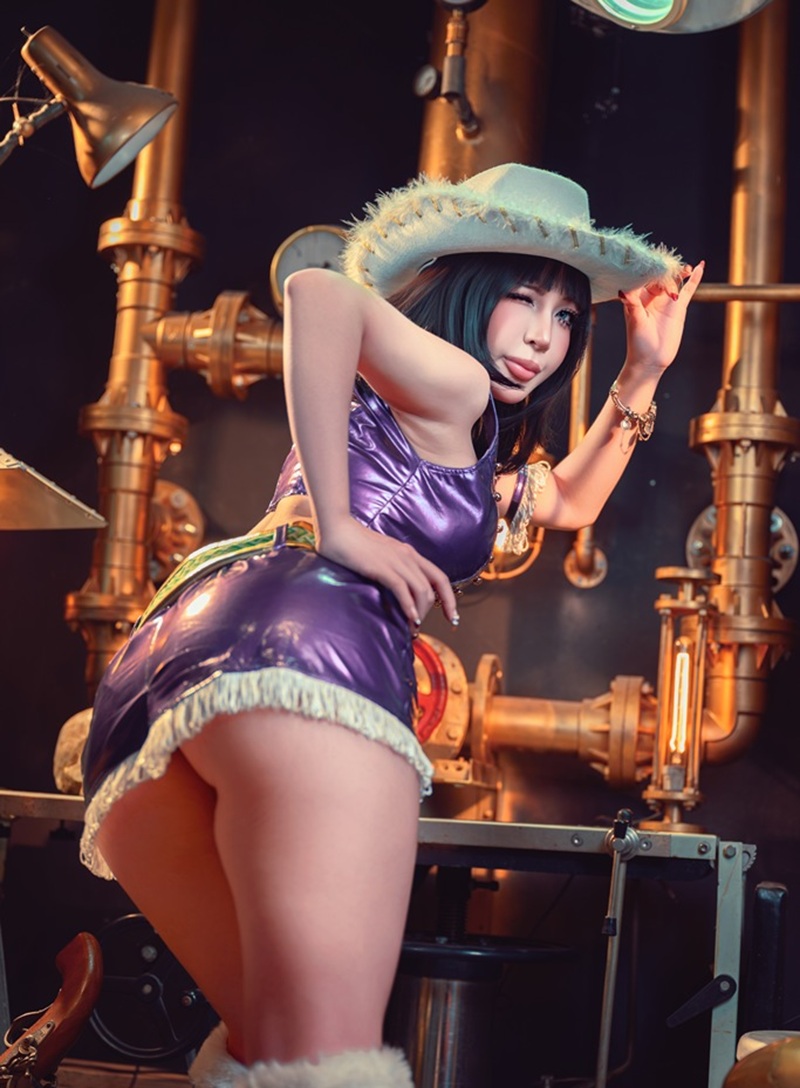 Ảnh Cosplay Nico Robin body hoàn hảo quyến rũ