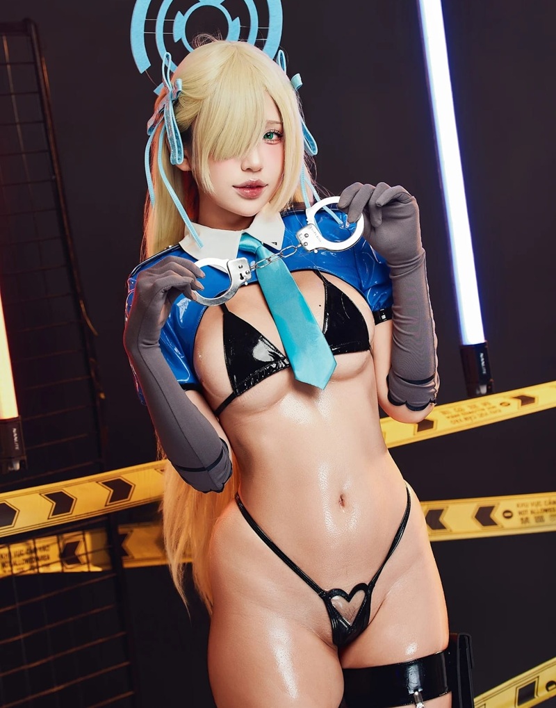 Nữ cảnh sát cosplay hot girl đầy phong cách