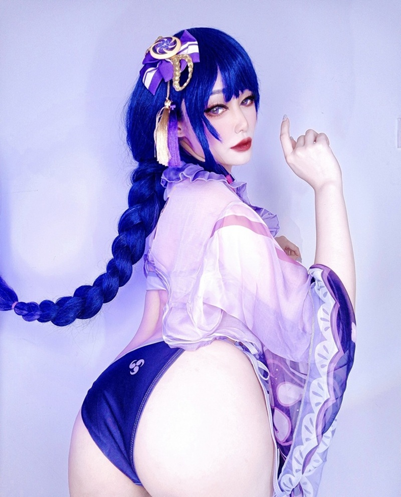 Ảnh Cosplay Raiden Shogun môi đỏ mời gọi tình dục