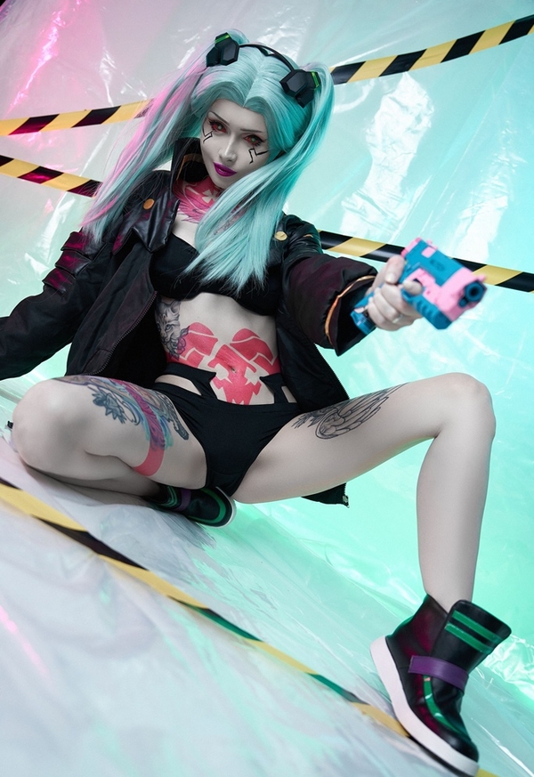 Ảnh Cosplay Rebecca đẹp và ấn tượng nhất từ Cyberpunk Edgerunners