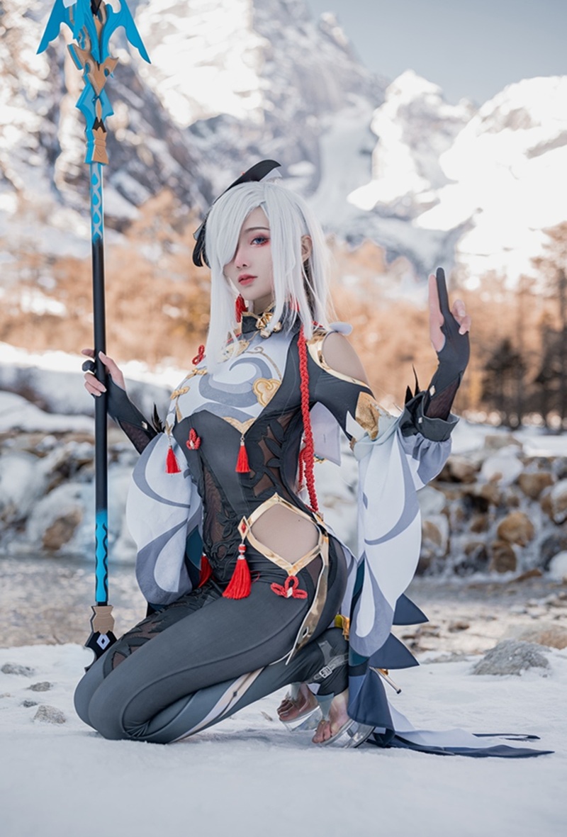Ảnh cosplay Shenhe tư thế khều khịch dâm