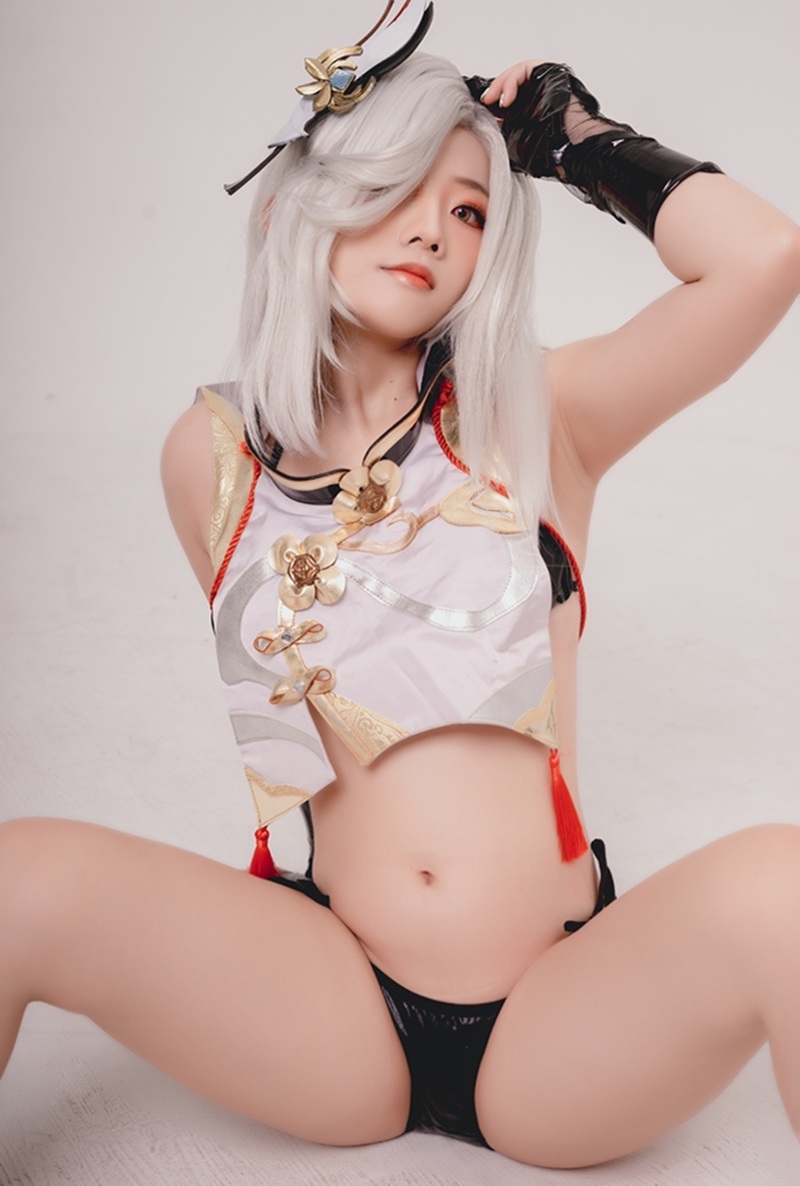 Ảnh cosplay Shenhe mông cong chờ bị đụ