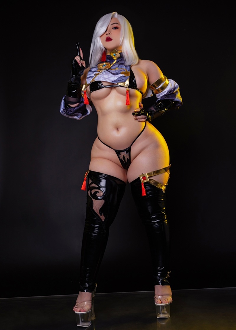 Ảnh cosplay Shenhe da trắng hồng quyến rũ