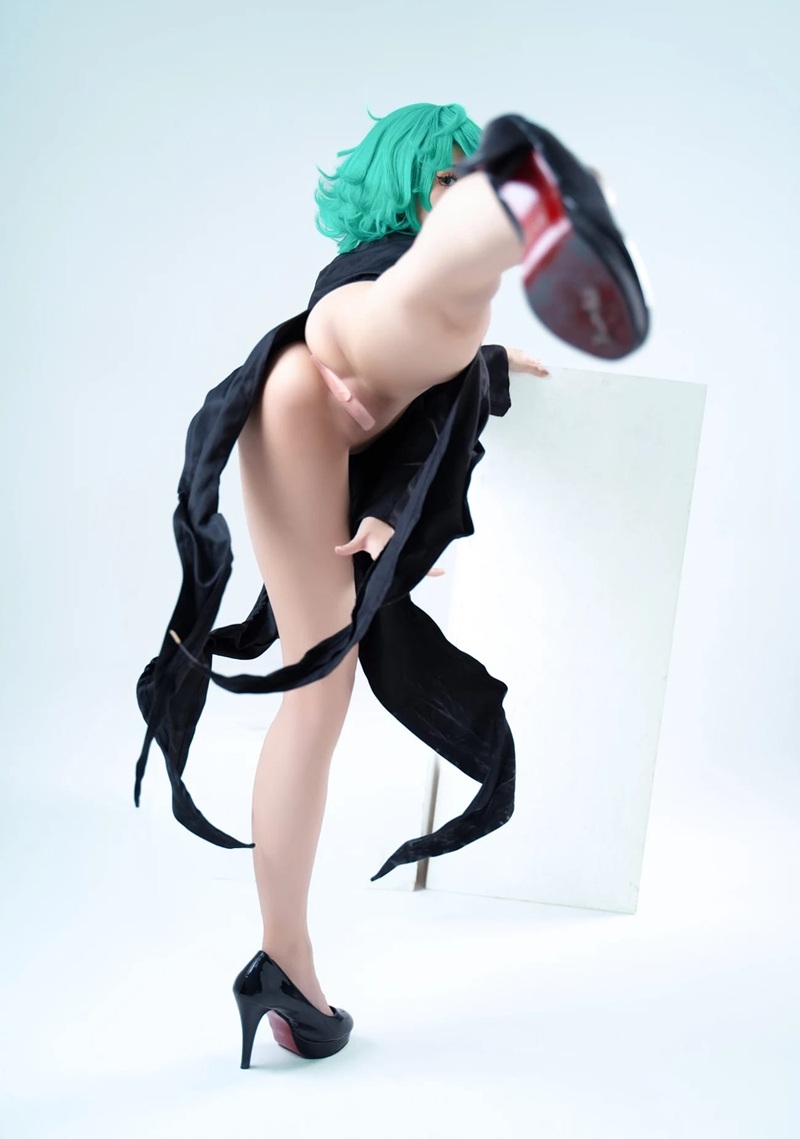 Tatsumaki cosplay dark version, váy đen gothic mạnh mẽ