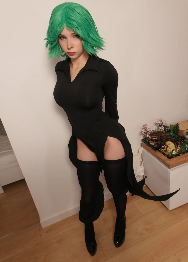 Tatsumaki cosplay sexy close-up mắt xanh lá