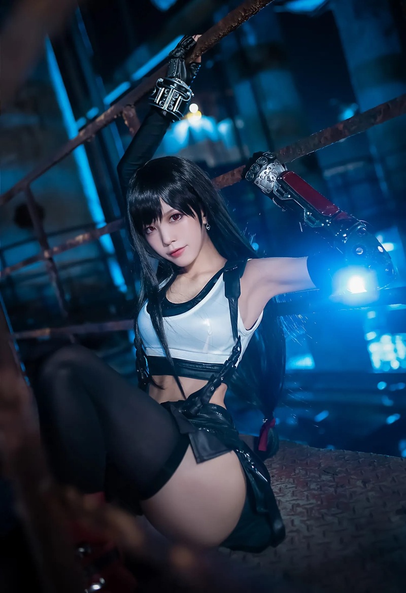 Ảnh Cosplay Tifa Lockhart R34 váy ngắn hở hang