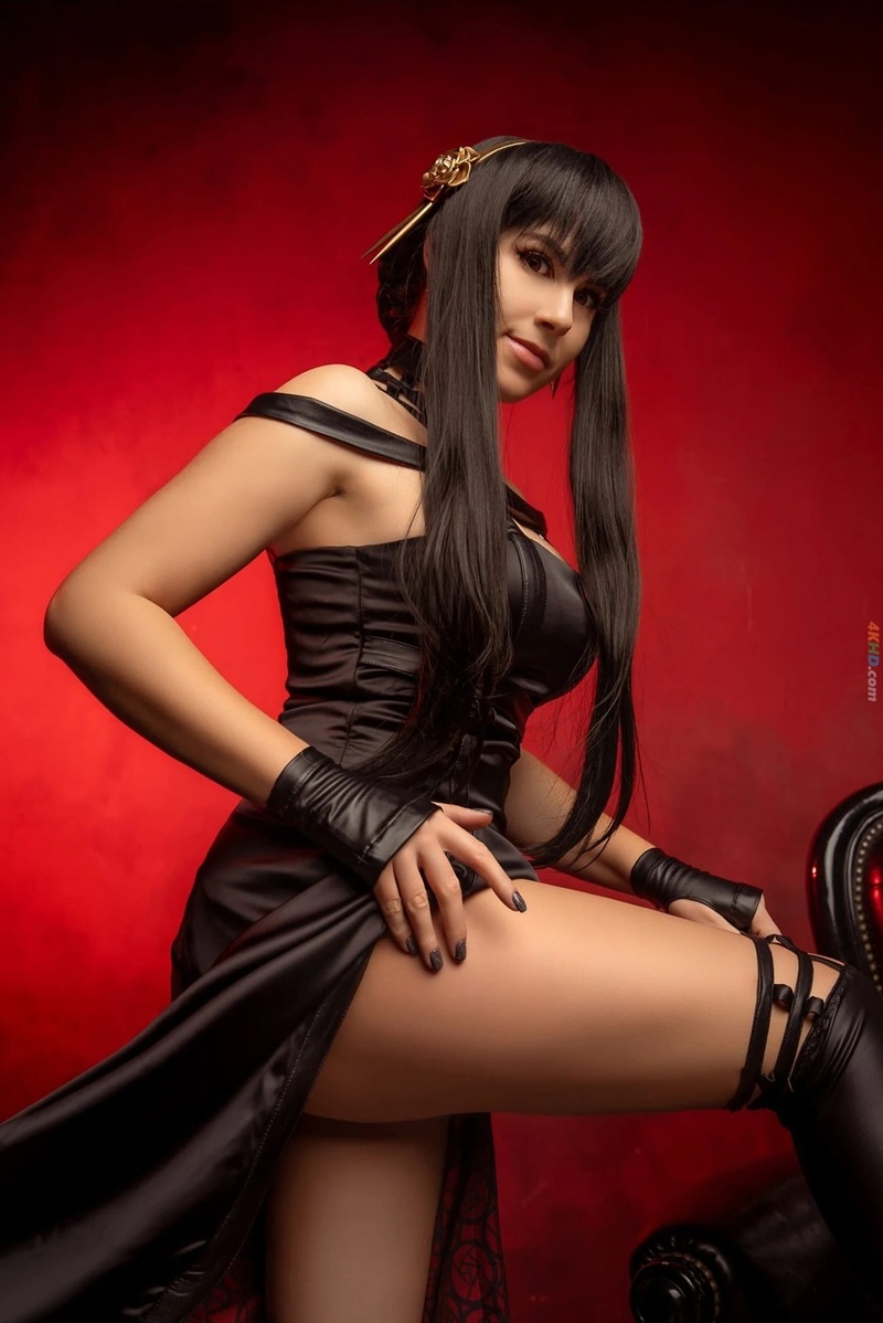 Cosplay Yor Forger đẹp nhất, tái hiện hoàn hảo Thorn Princess Spy x Family
