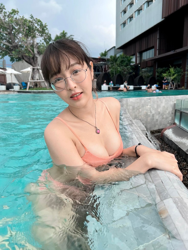 Ảnh leak Deerlong nằm sấp khoe mông tròn