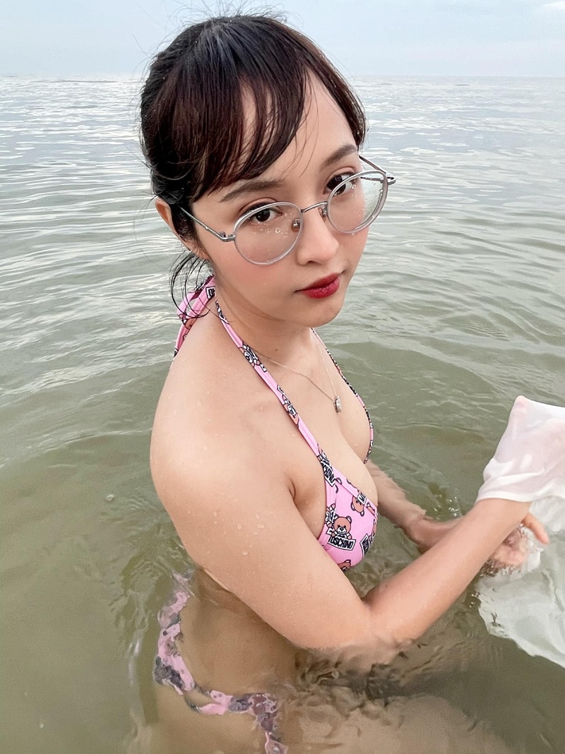 Cosplay leak Deerlong mặc váy bunny đen, tư thế hot
