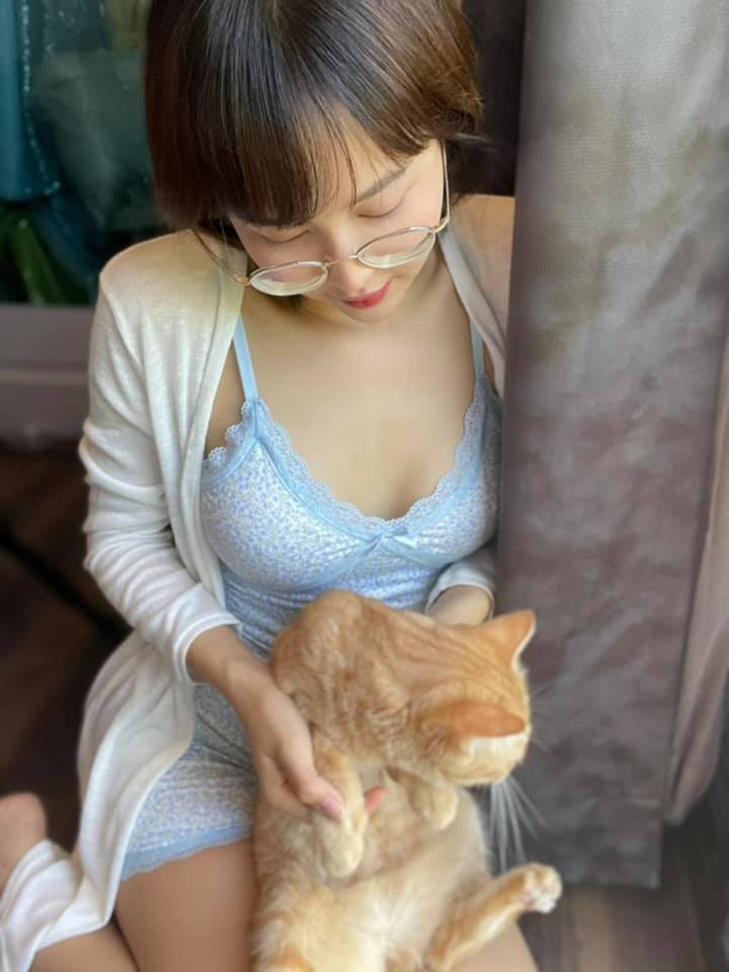 Deerlong sexy leak khoe mông cong trong quần lót ren