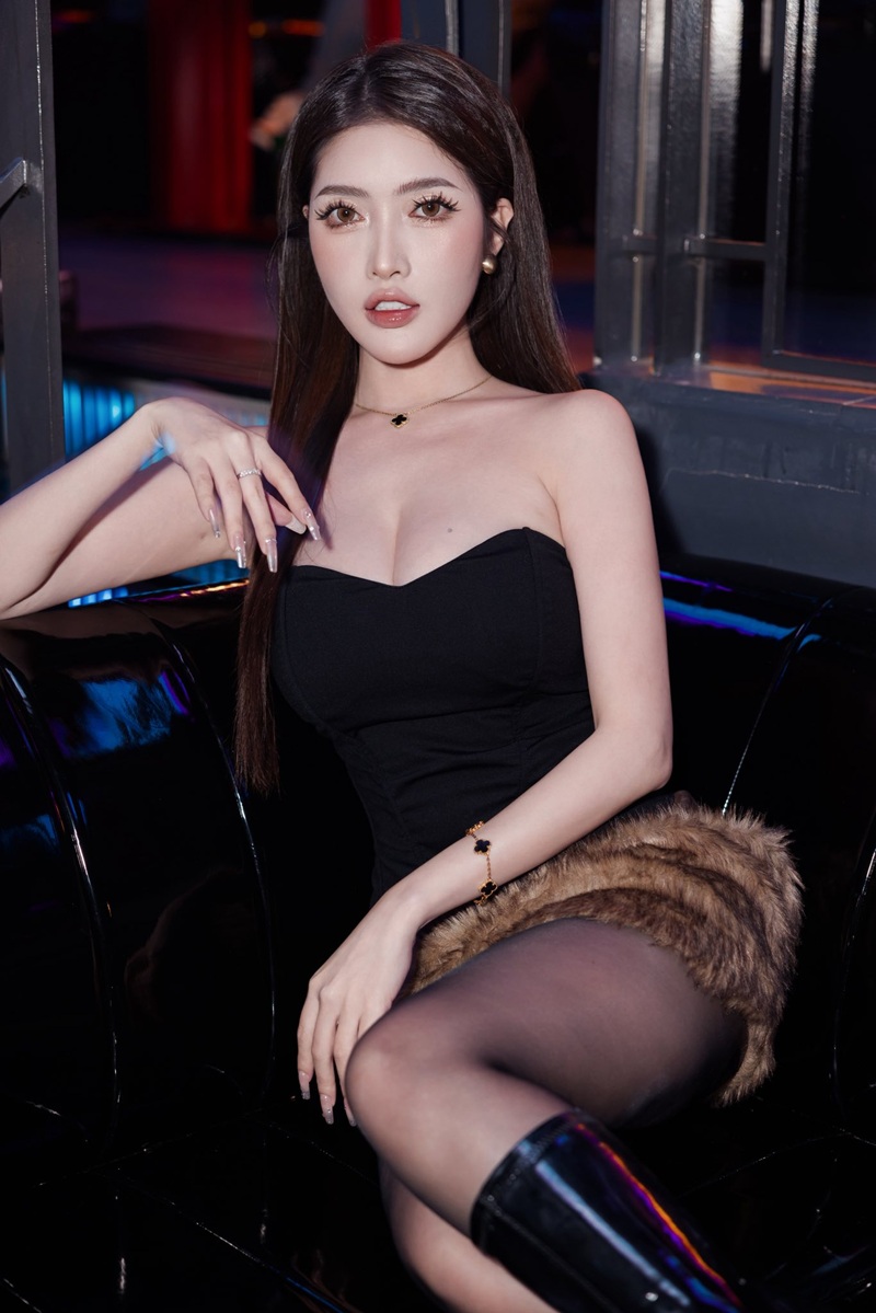 Vú to rung khi doggy Đồng Thảo My