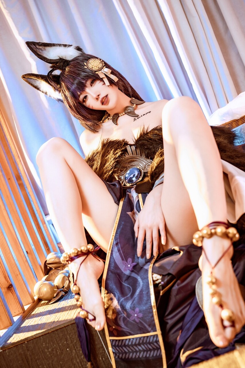 Gái xinh cosplay Yor Forger váy đen quyến rũ